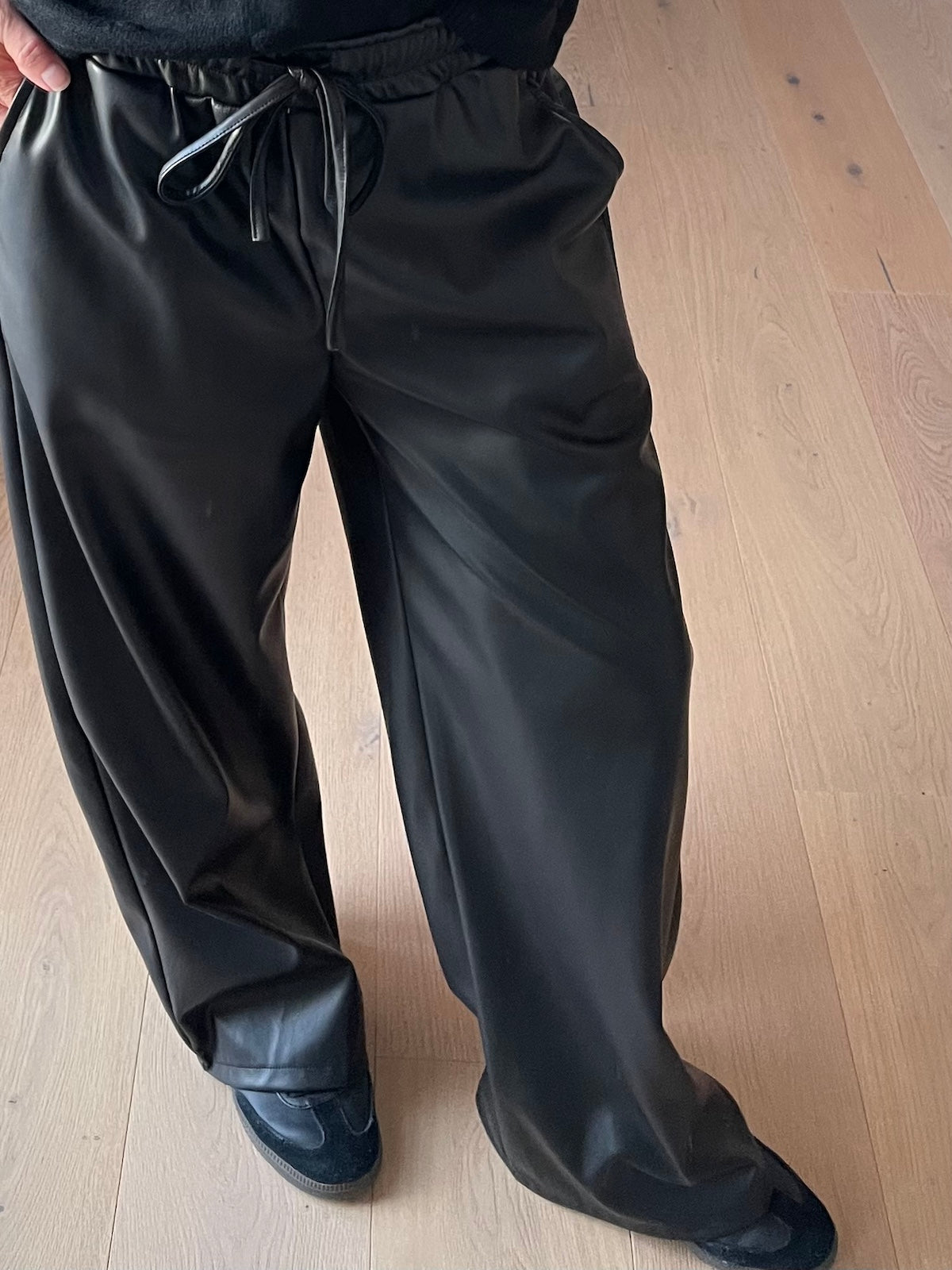 Hose Lily in Schwarz