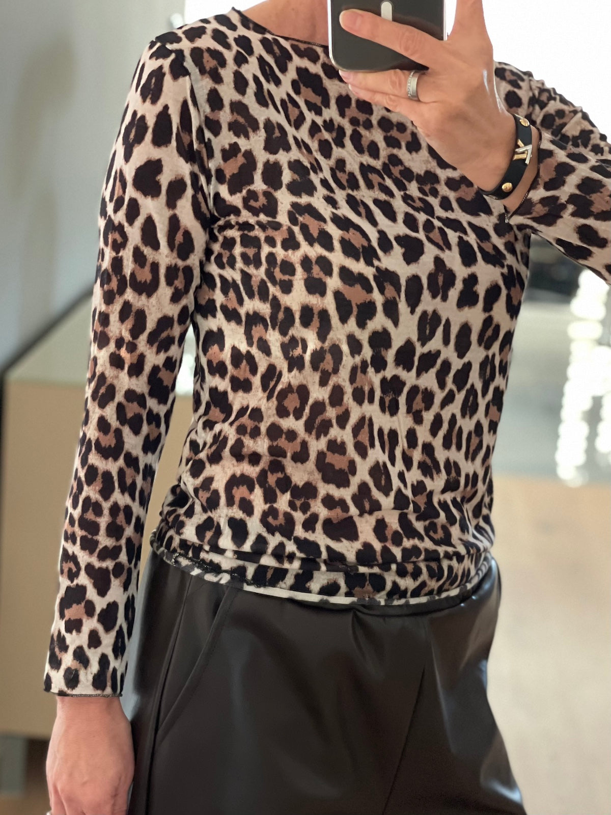 Shirt Hazel in Leo in Brauntönen