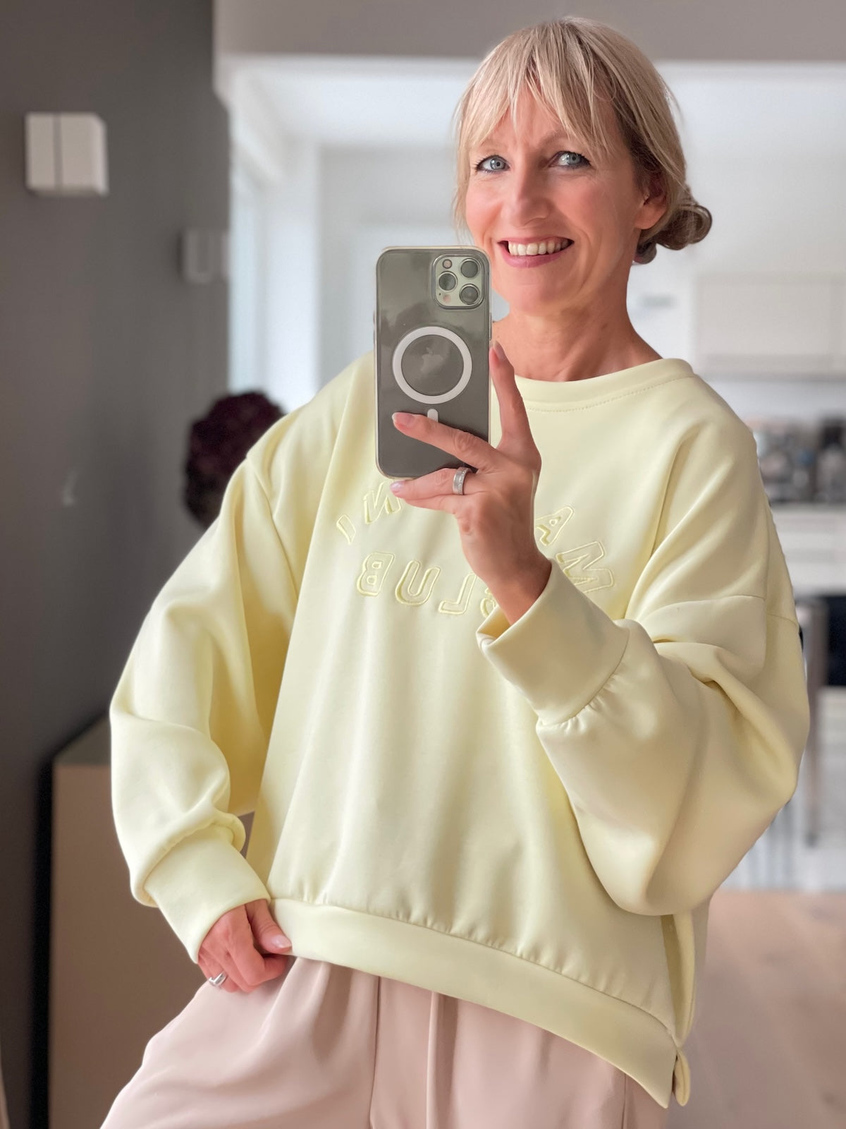 Sweatshirt Martini in Butterfarben