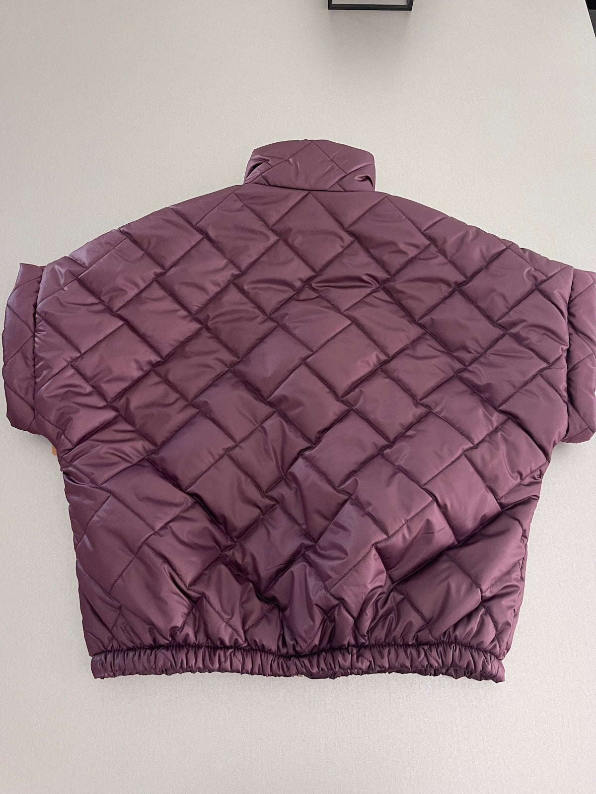 Rückansicht der formstabilen Steppjacke Ruby.
