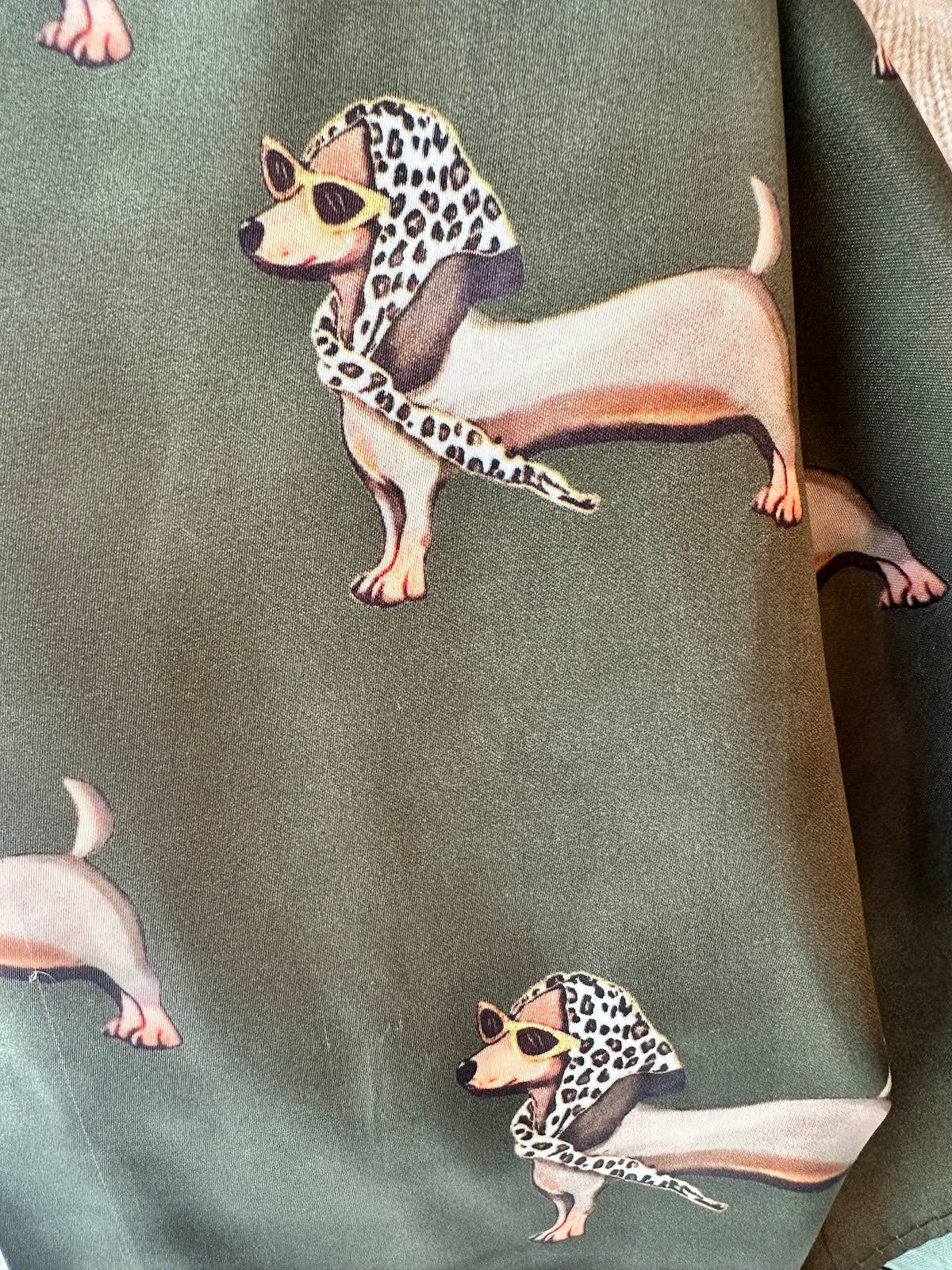 Bandana mit Dackel in Grün