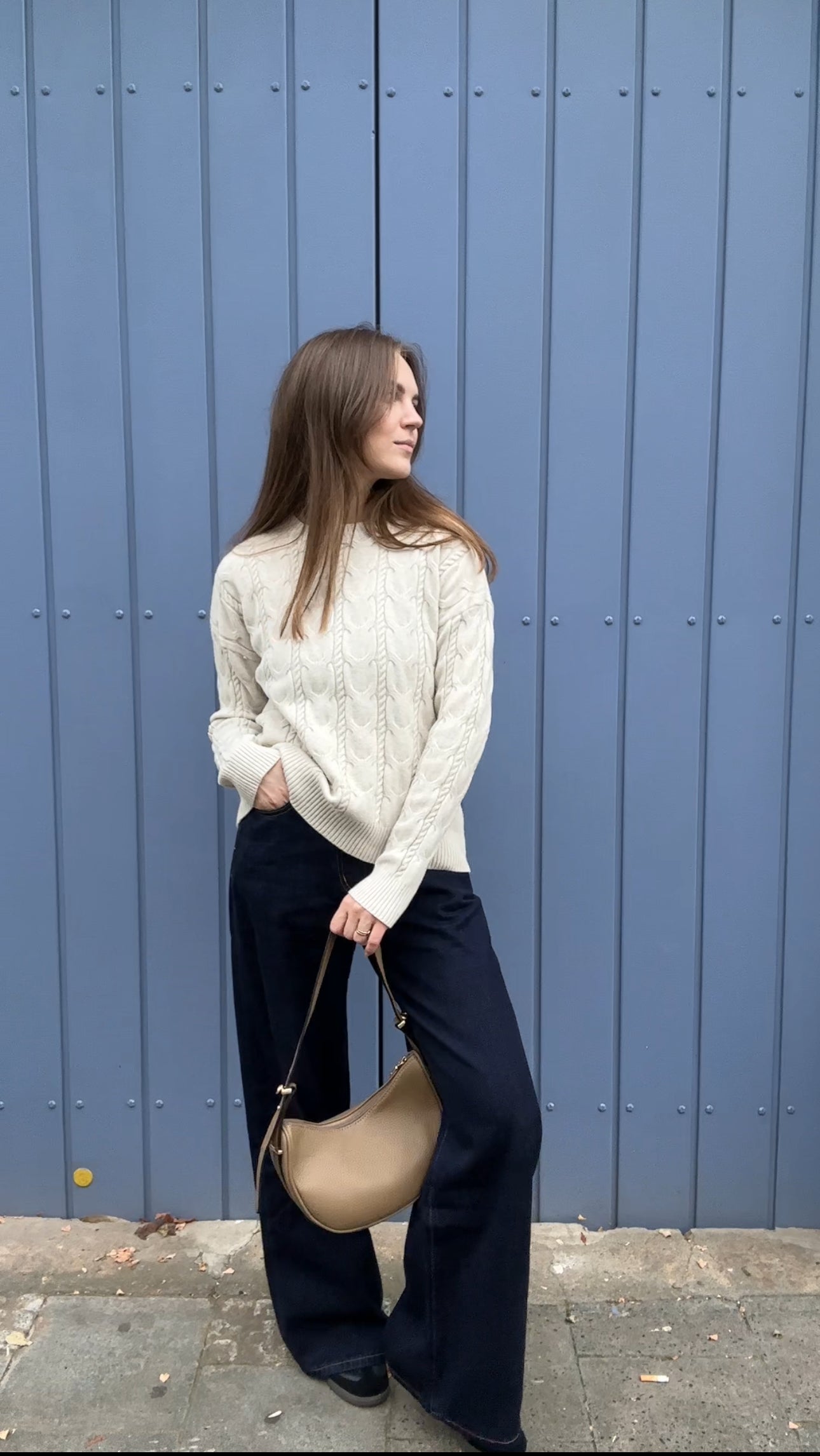 Pullover Sabrina mit Zopfmuster in Beige