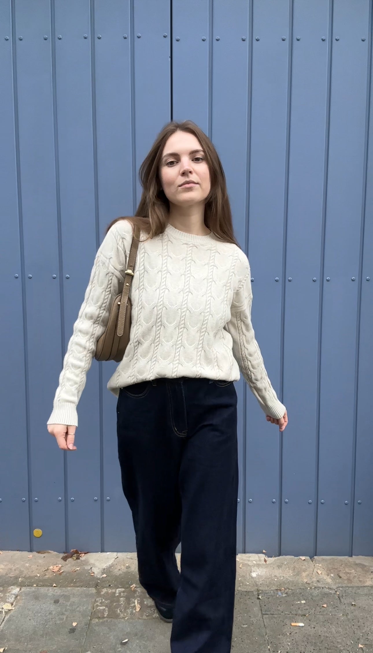 Pullover Sabrina mit Zopfmuster in Beige