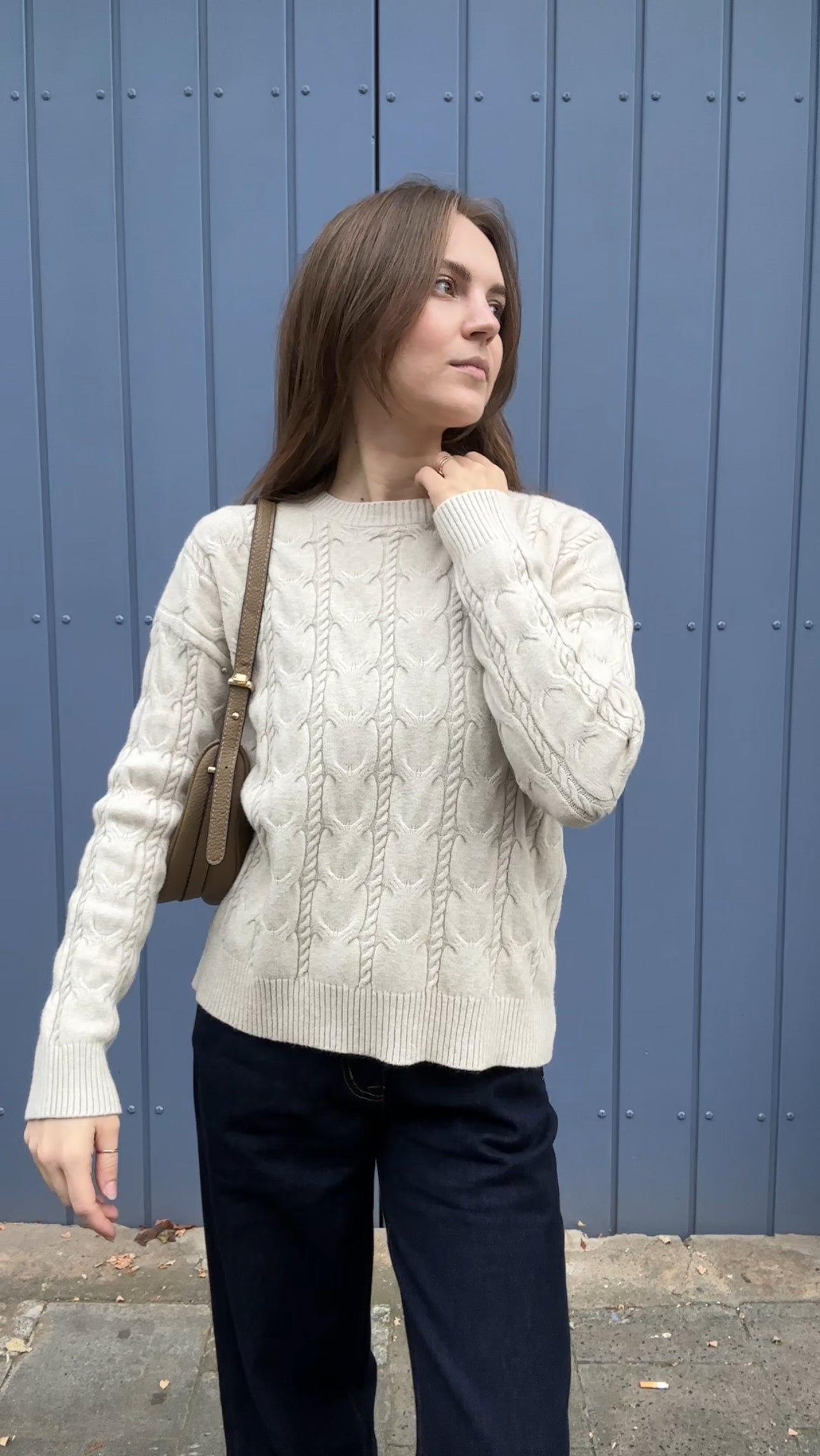 Pullover Sabrina mit Zopfmuster in Beige