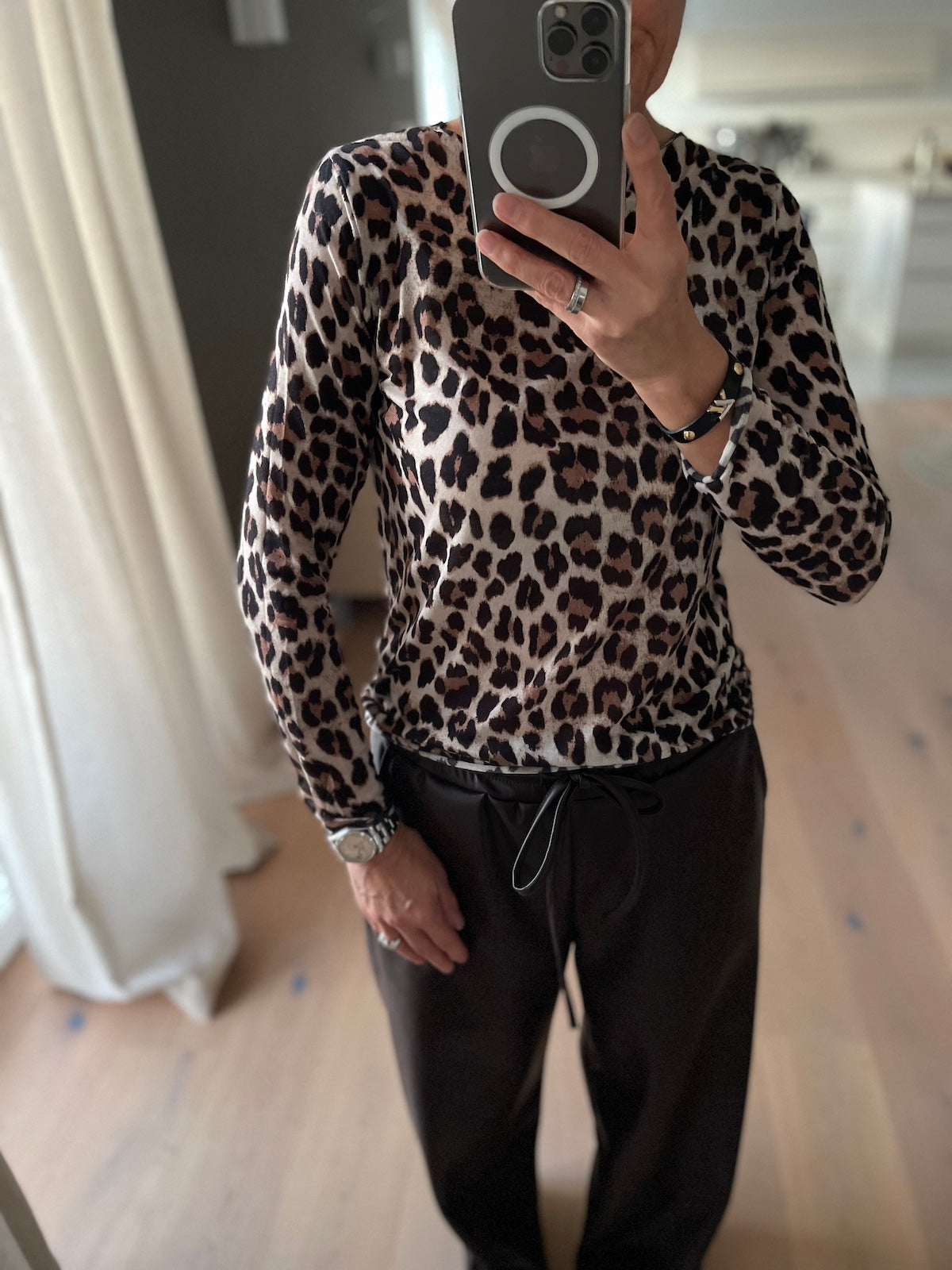 Shirt Hazel in Leo in Brauntönen